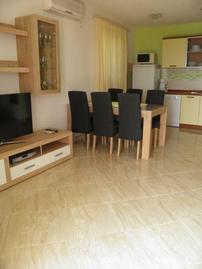 Apartments Marcic Bol Luaran gambar