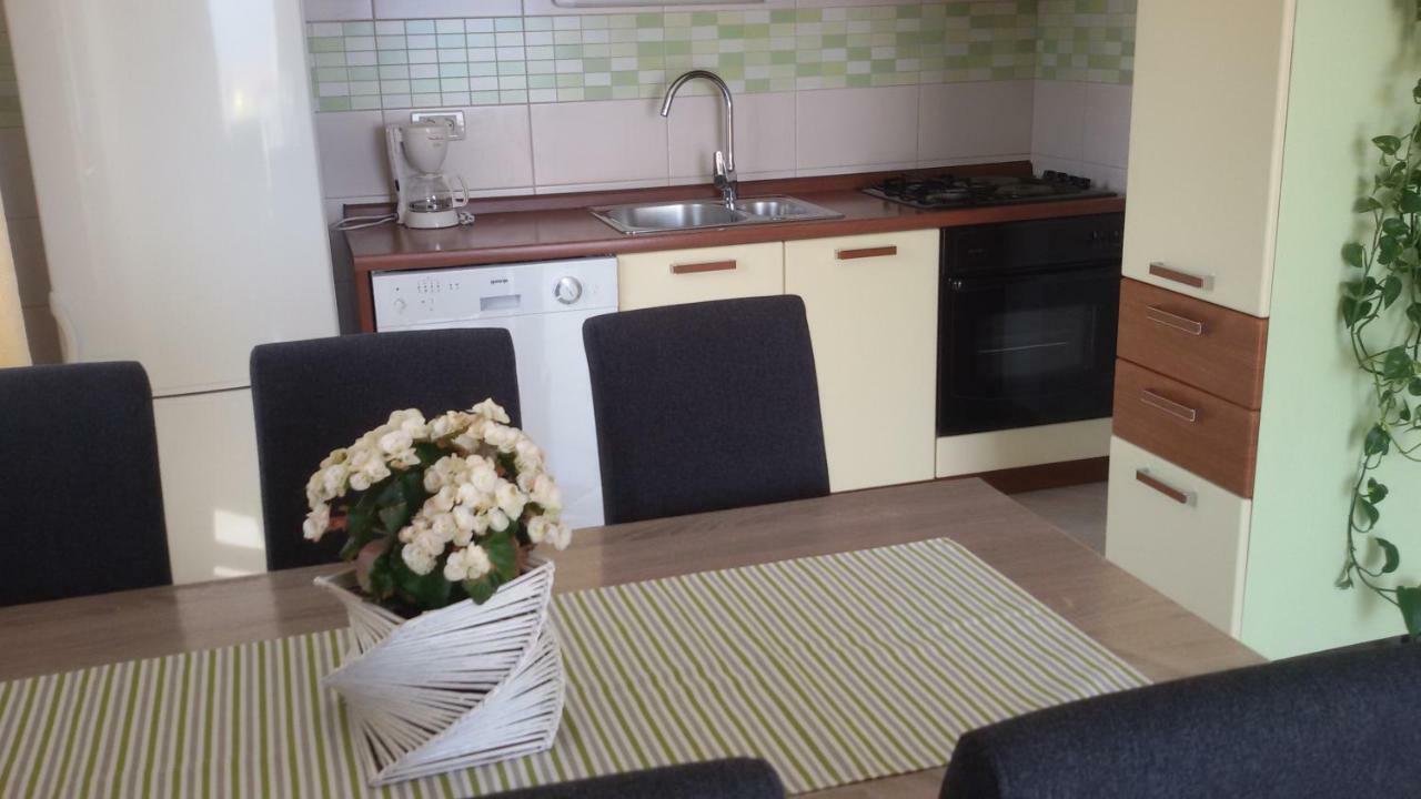 Apartments Marcic Bol Luaran gambar