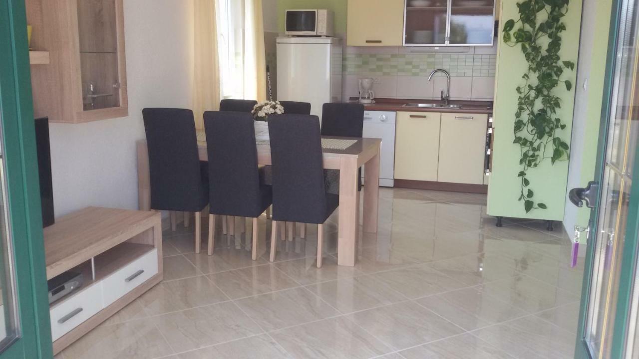 Apartments Marcic Bol Luaran gambar