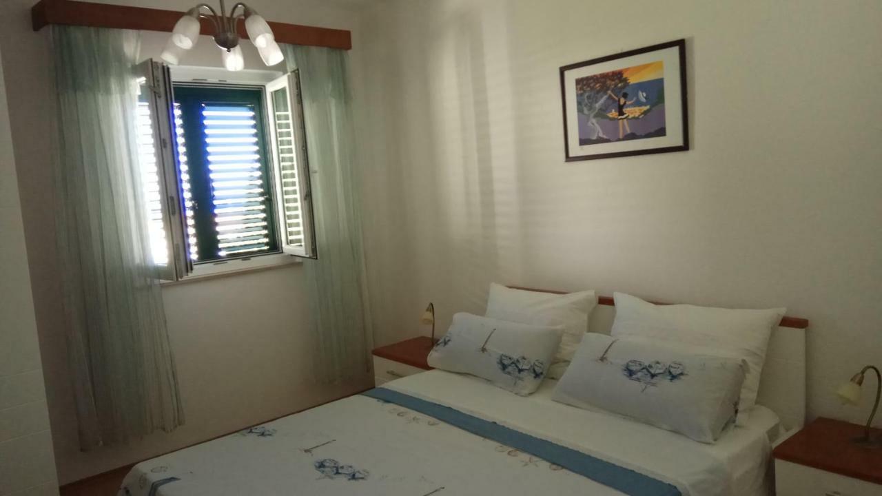 Apartments Marcic Bol Luaran gambar