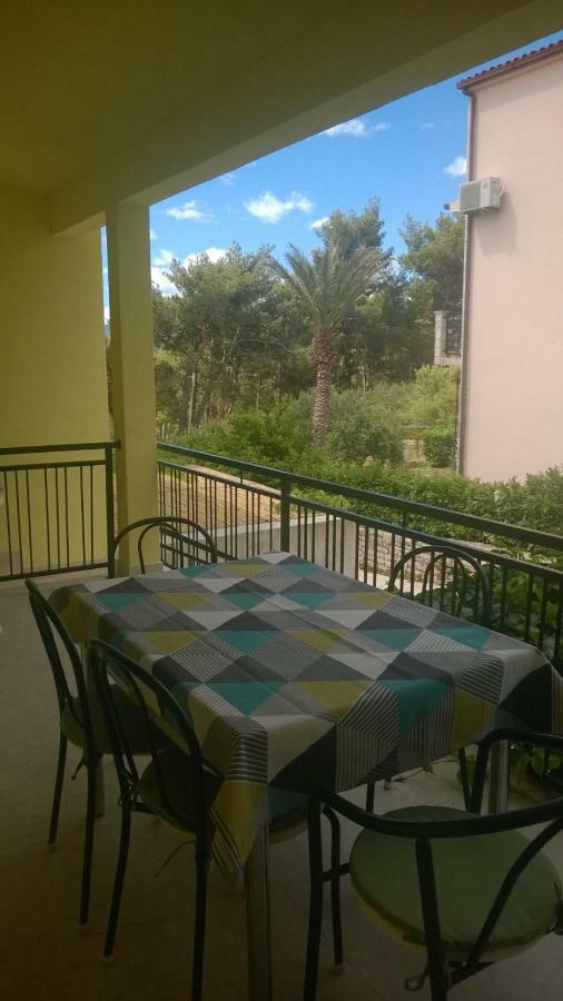 Apartments Marcic Bol Luaran gambar